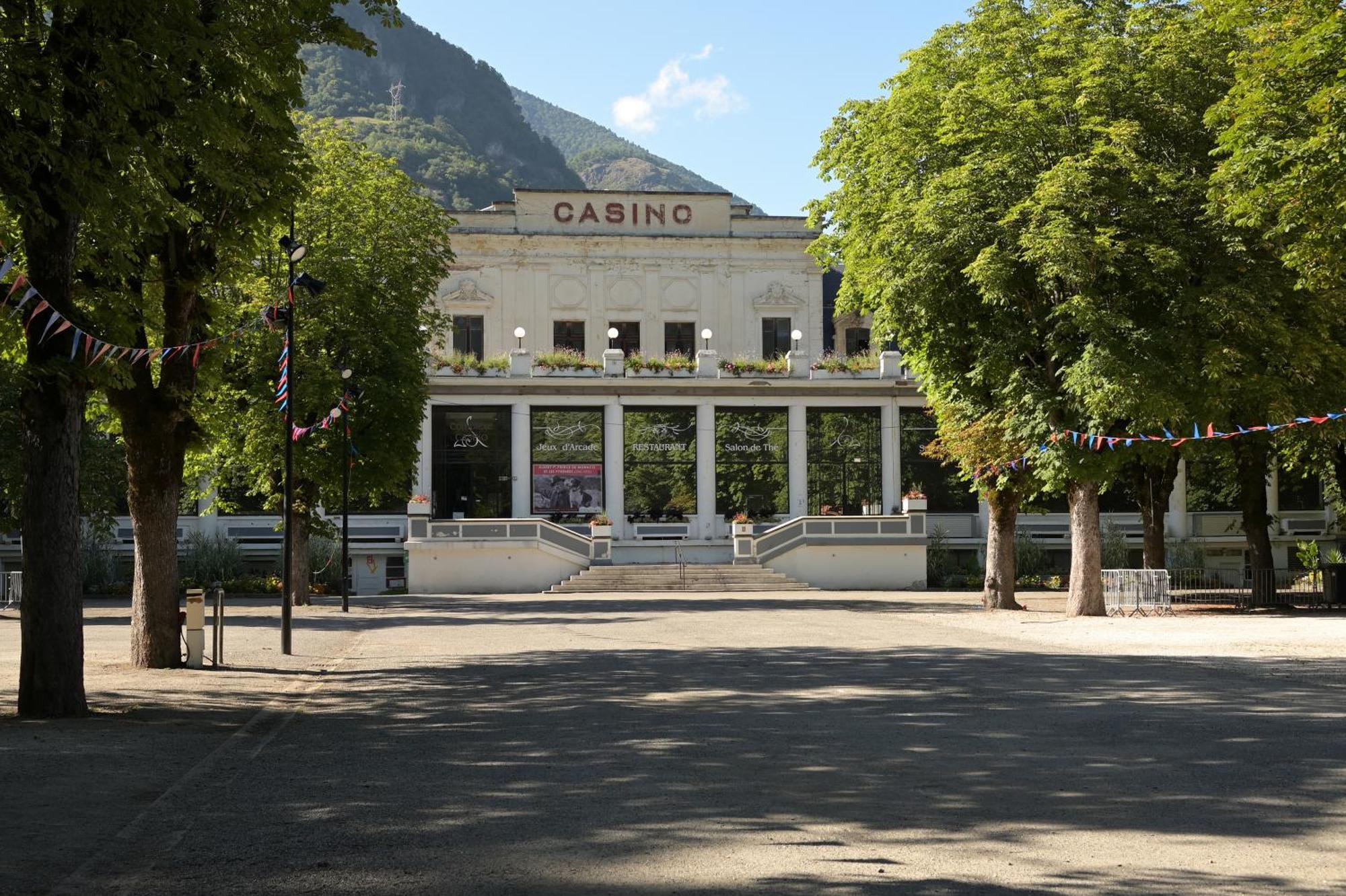 Le Clos Du Casino Bagnères-de-Luchon エクステリア 写真